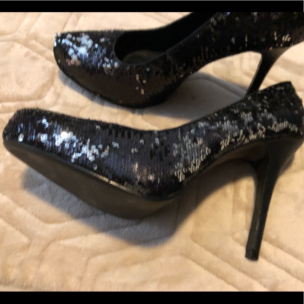 Women’s Report Sequins pumps